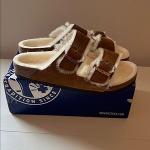 Brand New In Box Birkenstock Tan Shearling Slides Women’s Size 11 NIB